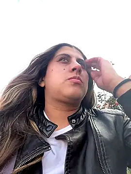 girl anni online show from October 2, 2025, 9:51 pm