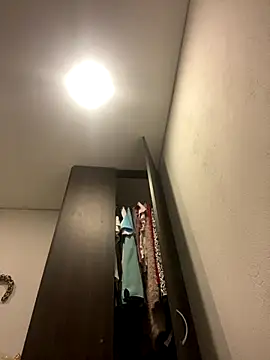 girl anni online show from September 30, 2025, 10:32 am