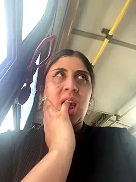 girl anni online show from October 26, 2025, 7:03 pm