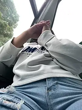 girl anni online show from March 4, 2025, 5:03 pm