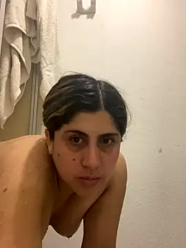 girl anni online show from September 9, 2025, 10:57 am