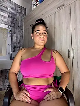 Snapshot of Violetrousse chatting on January 18, 2026, 12:36 am Violetrousse online show from January 18, 2026, 12:36 am