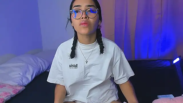 Mia petite01 online show from February 8, 2025, 10:29 pm