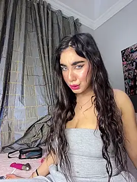 Snapshot of Meryem_Queen chatting on March 3, 2026, 1:23 am Meryem Queen online show from March 3, 2026, 1:23 am