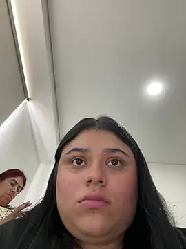 alissonfernandez  online show from March 16, 2025, 4:45 pm