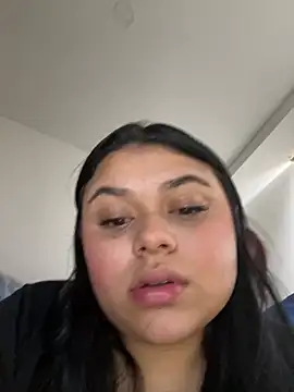 alissonfernandez  online show from February 27, 2025, 3:59 pm