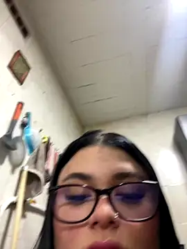 alissonfernandez  online show from September 26, 2025, 12:39 am