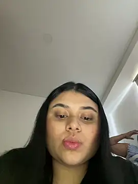 alissonfernandez  online show from February 20, 2025, 6:03 pm