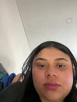 alissonfernandez  online show from February 7, 2025, 1:43 pm