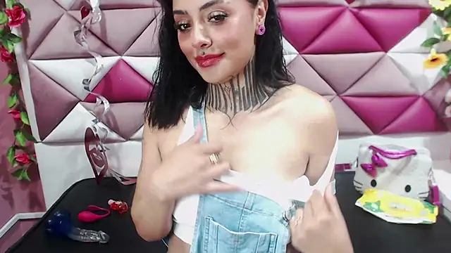 Snapshot of Lovely_celeste chatting on February 11, 2025, 3:18 am Lovely celeste online show from February 11, 2025, 3:18 am