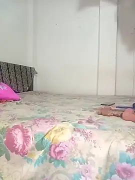 Snapshot of Aashixxx12 chatting on September 11, 2025, 12:43 am Aashixxx12 online show from September 11, 2025, 12:43 am