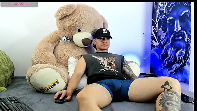 boyc022  online show from January 14, 2026, 2:15 am