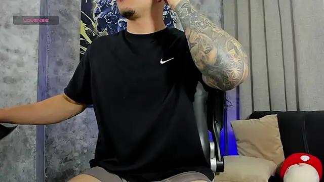 Snapshot of boyc022_ chatting on February 4, 2026, 11:44 pm boyc022 online show from February 4, 2026, 11:44 pm