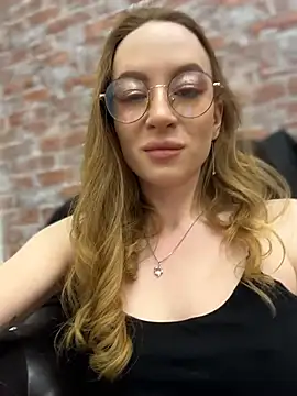  AngelMoon  online show from December 22, 2025, 4:01 am