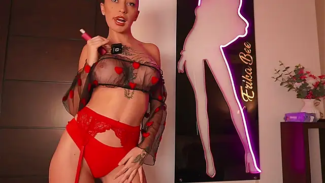 Snapshot of LunaMystyque chatting on October 29, 2025, 9:03 pm LunaMystyque online show from October 29, 2025, 9:03 pm