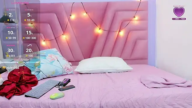 hornybarelylegalgirl online show from April 2, 2026, 12:23 pm