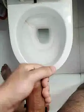 Snapshot of KeepCummingForYou73 chatting on March 9, 2025, 11:35 pm KeepCummingForYou73 online show from March 9, 2025, 11:35 pm