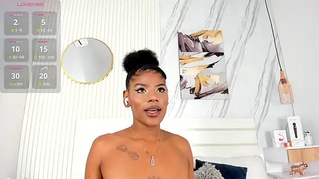 Sara Lewwis online show from October 7, 2025, 11:33 am