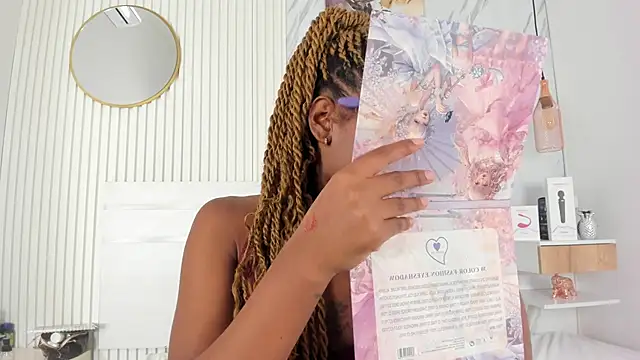 Sara Lewwis online show from October 30, 2025, 11:19 am