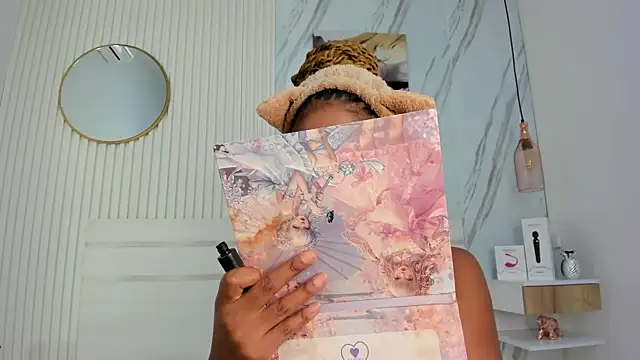 Sara Lewwis online show from October 31, 2025, 11:18 am