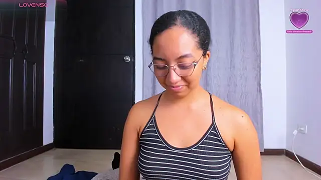 Snapshot of NAHOMI_MILLER chatting on October 1, 2025, 1:11 am NAHOMI MILLER online show from October 1, 2025, 1:11 am