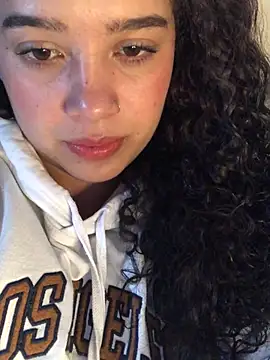 Snapshot of Julieta_333 chatting on March 17, 2025, 8:51 pm Julieta 333 online show from March 17, 2025, 8:51 pm