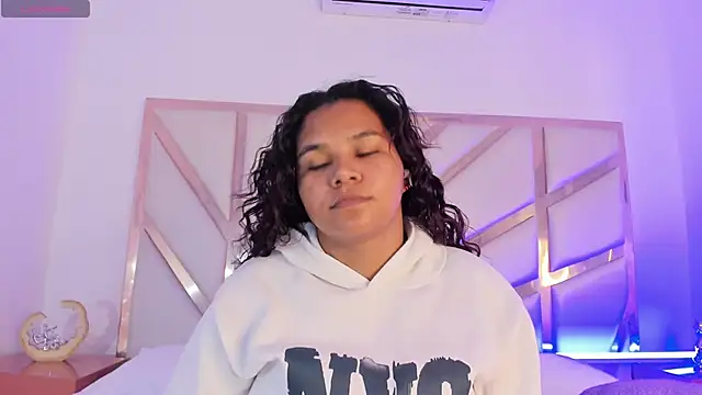 Snapshot of Carolina_Evanss chatting on September 23, 2025, 11:17 am Carolina Evanss online show from September 23, 2025, 11:17 am