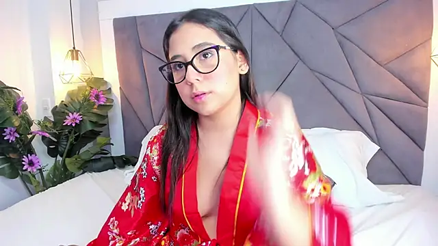 Snapshot of MelodyRey_ chatting on March 8, 2025, 6:43 am MelodyRey  online show from March 8, 2025, 6:43 am