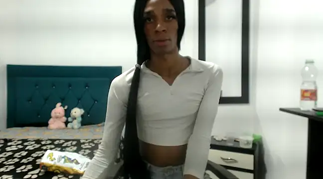 lucianadolll online show from February 26, 2025, 10:36 pm