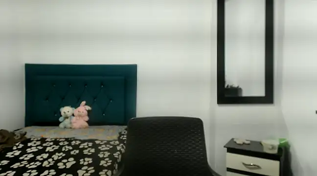 lucianadolll online show from February 27, 2025, 9:40 am