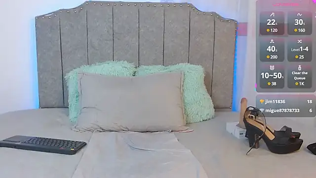 Snapshot of giorno_giovanna chatting on December 8, 2024, 8:15 pm giorno giovanna online show from December 8, 2024, 8:15 pm