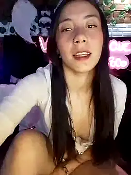 -Lola Bunny online show from September 30, 2025, 6:47 pm