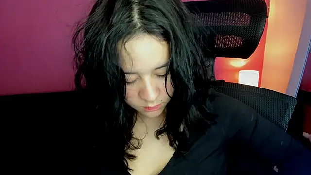 agnes 213 online show from October 15, 2025, 1:41 pm