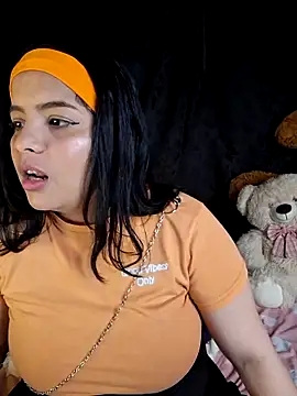 Snapshot of sophia_cute1_1 chatting on November 9, 2025, 2:21 pm sophia cute1 1 online show from November 9, 2025, 2:21 pm