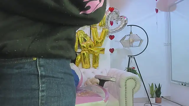 Theia moon online show from February 17, 2025, 12:38 pm
