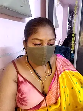 RomeoJuliet345 online show from April 1, 2026, 4:36 am