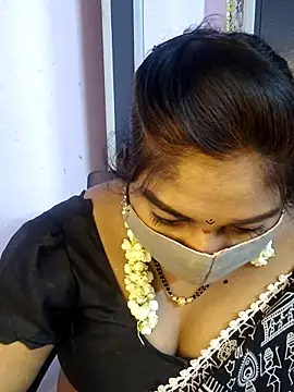 Snapshot of RomeoJuliet345 chatting on February 28, 2026, 4:39 pm RomeoJuliet345 online show from February 28, 2026, 4:39 pm