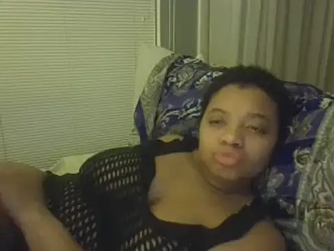 Snapshot of Makemymoney27 chatting on December 22, 2024, 5:22 am Makemymoney27 online show from December 22, 2024, 5:22 am