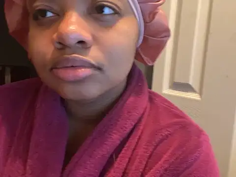 Snapshot of Makemymoney27 chatting on January 18, 2025, 6:24 am Makemymoney27 online show from January 18, 2025, 6:24 am