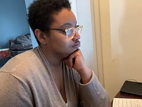 Snapshot of Makemymoney27 chatting on February 15, 2025, 5:50 pm Makemymoney27 online show from February 15, 2025, 5:50 pm