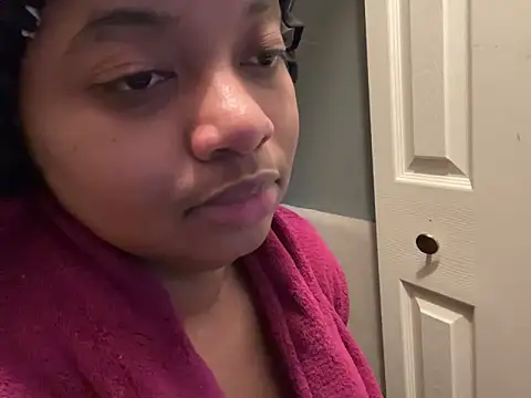 Snapshot of Makemymoney27 chatting on February 12, 2025, 5:15 am Makemymoney27 online show from February 12, 2025, 5:15 am