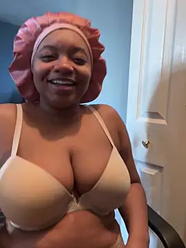 Snapshot of Makemymoney27 chatting on January 14, 2025, 6:49 pm Makemymoney27 online show from January 14, 2025, 6:49 pm