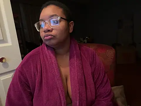 Snapshot of Makemymoney27 chatting on March 22, 2025, 4:56 am Makemymoney27 online show from March 22, 2025, 4:56 am