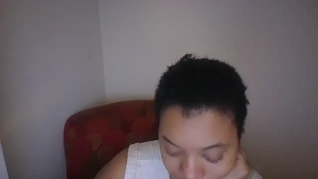 Snapshot of Makemymoney27 chatting on December 20, 2024, 3:25 am Makemymoney27 online show from December 20, 2024, 3:25 am