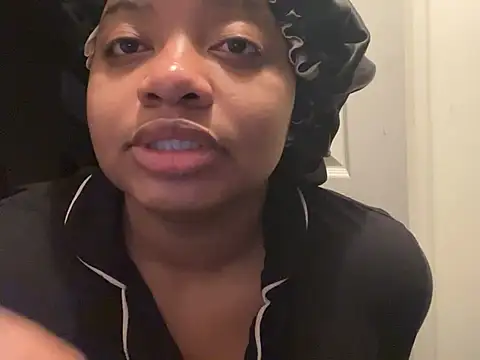 Snapshot of Makemymoney27 chatting on February 1, 2025, 6:54 am Makemymoney27 online show from February 1, 2025, 6:54 am