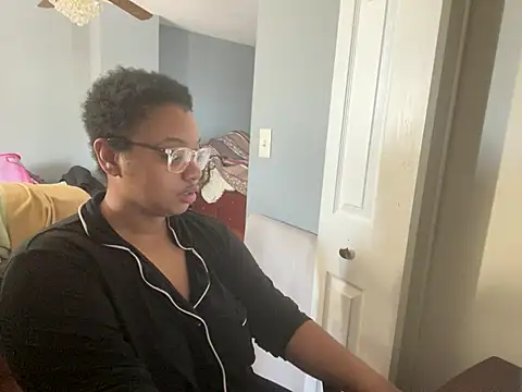 Snapshot of Makemymoney27 chatting on February 20, 2025, 3:41 pm Makemymoney27 online show from February 20, 2025, 3:41 pm