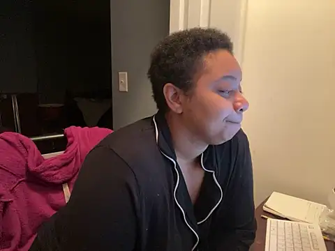 Snapshot of Makemymoney27 chatting on February 14, 2025, 8:21 am Makemymoney27 online show from February 14, 2025, 8:21 am