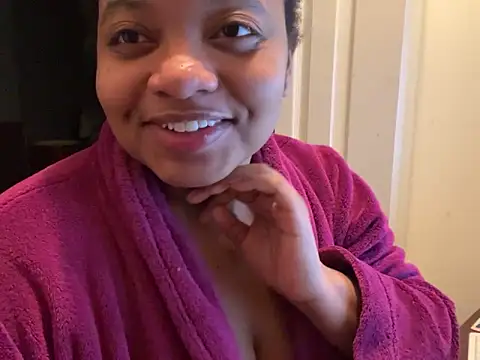 Snapshot of Makemymoney27 chatting on January 8, 2025, 11:10 am Makemymoney27 online show from January 8, 2025, 11:10 am