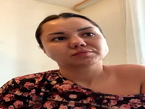 MiraMiss online show from November 4, 2025, 9:46 am