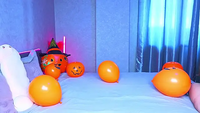 Snapshot of BritneyLix chatting on October 30, 2025, 9:29 am BritneyLix online show from October 30, 2025, 9:29 am